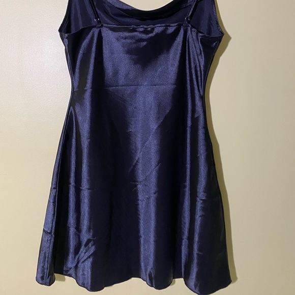New black satin cowneck dress w. Adjustable straps - Picture 3 of 4